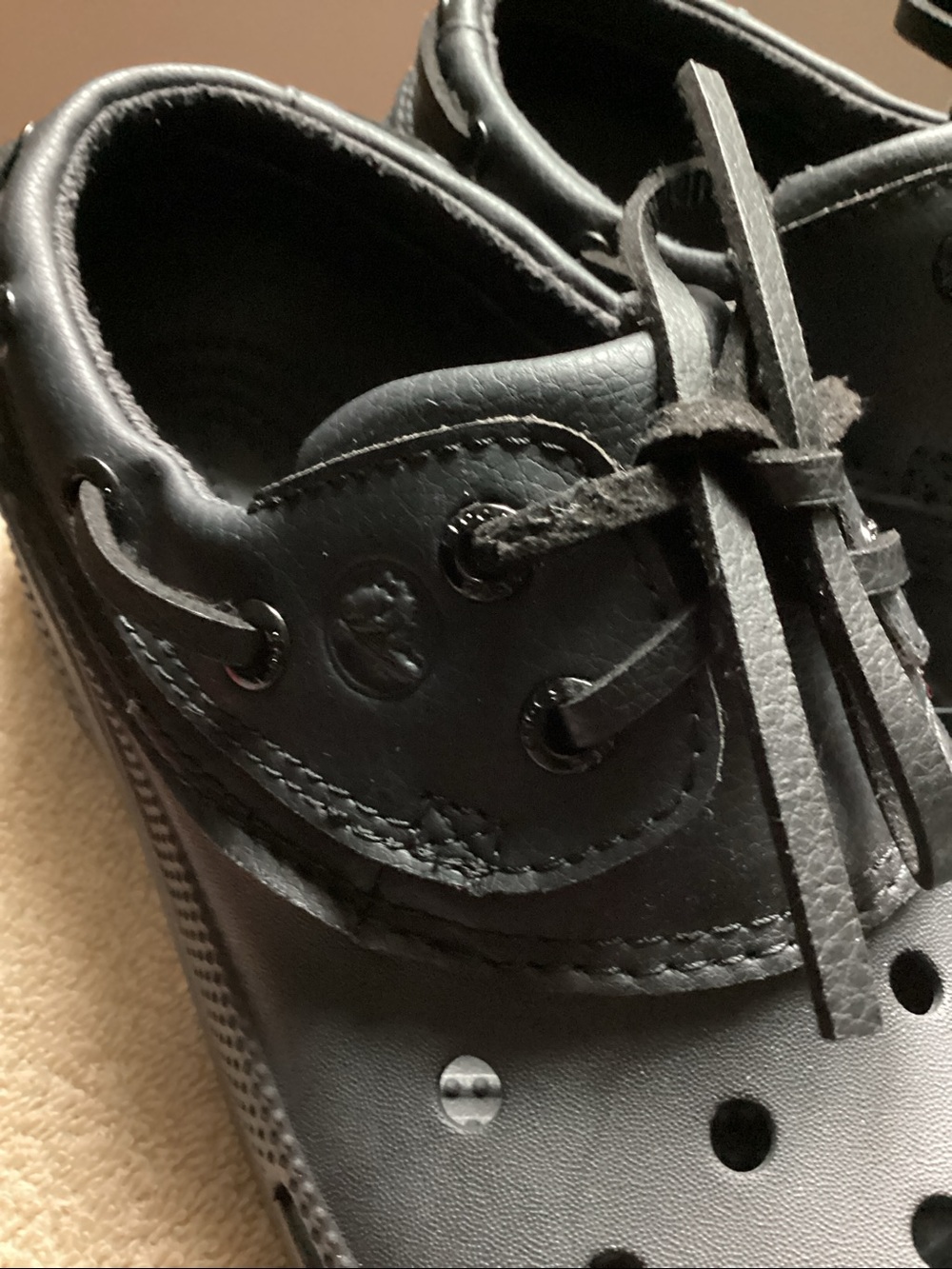 CROCS Classic Islander Shoes - Size 9 - Picture 3 of 6